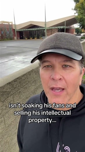 This is Jack Rabbit Slim’s. An Elvis man should man should love it!