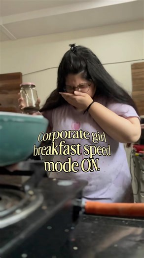 WFH pe bhi bhag bhag ke breakfast banati hu🙂‍↔️