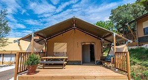 Safari tent Wood | Meet our glamping tents | Outstanding Tent