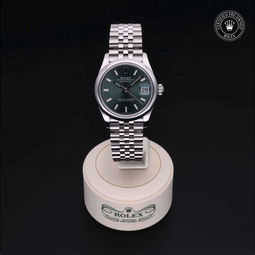 The Rolex Certified Pre-Owned programme offers the possibility to purchase second-hand watches that are certified as authentic by the brand, which are accompanied by a two-year international guarantee. This is an Oyster Perpetual Datejust from 2023, Steel with a 31mm case, Mint Green dial, and a Jubilee bracelet. #Rolex #OfficialRolexRetailer #RolexCertifiedPreOwned #FloydandGreenJewelers | Floyd and Green Jewelers