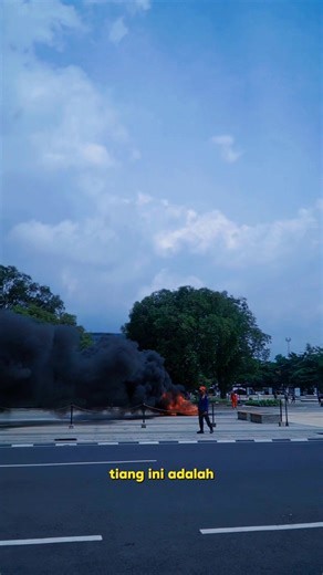 Tiang Pintar, Smart Pole di MPP ini tidak dibiayai APBD. Pembangunan tanpa sepenuhnya mengandalkan APBD tapi dengan program pentahelix, kolaborasi strategis antara pemerintah, akademisi, swasta, komunitas dan media. Smart Pole memperkuat digitalisasi layanan publik di Sumedang. Ke depan, fasilitas ini akan terus dikembangkan dan ditempatkan di sejumlah titik strategis. Smart Pole dirancang untuk meningkatkan rasa aman, kenyamanan, serta ketertiban masyarakat dalam menjalankan aktivitas sehari-ha