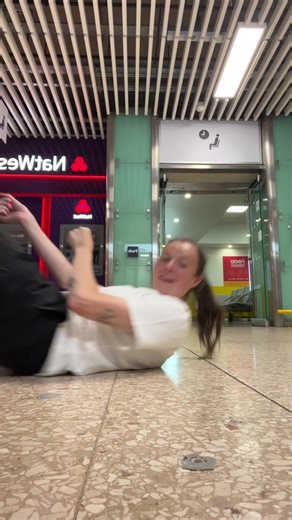 Done this in the middle of London train station 🤣🤣🤣 @jennaleighharrisxo #wokeupinanewbugatti #fyp #foryoupage❤️❤️ #foryou #fypシ