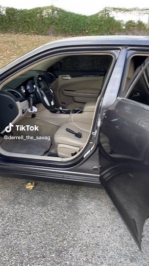 Custom Car Audio System Showcase on Chrysler 300