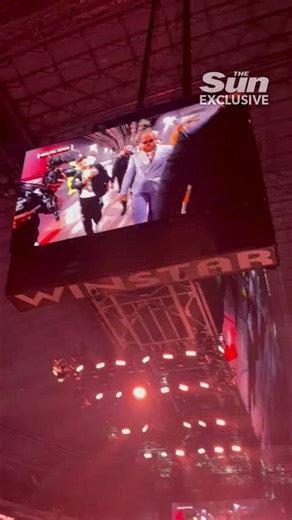 Jake Paul BOOED as he enters the stadium! 😬 | The Sun Football