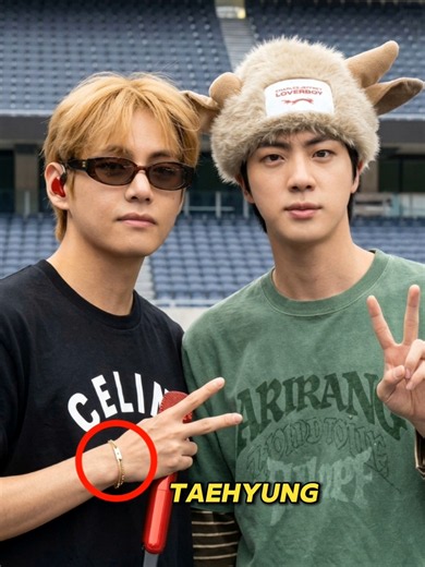 BTS Taehyung $1,980 Luna Chain Bracelet 😱 BTS V Fashion Breakdown (Brand + Price) #bts #btsv #shorts