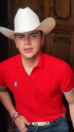 Ulises Ronces Oficial on Instagram: "Yo tengo un motorcito… 😏"