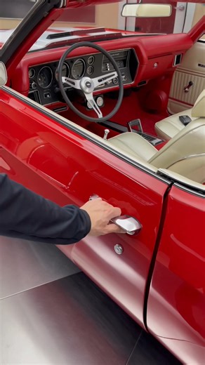 🚘 Every curve, every chrome – 1970 Chevelle perfection. ✨🔥 #Chevelle1970 #MuscleCarMadness #ConvertibleCruise #ClassicReel #VintageChev | Classic American Cars