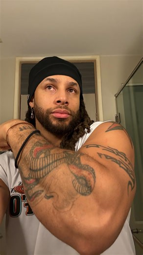 Come do back day with me! 💪🏽 (i did way more than what’s in this video but i couldn’t record everything, and had to speed stuff up to fit in their 3 minute rule 🙄 i also did lots of #ArmWrestling stuff as well! Let me know if you like these videos or if they’re too long. lol and I’ll just clip stuff and throw the full videos on YouTube | Dallas Flashman Wade