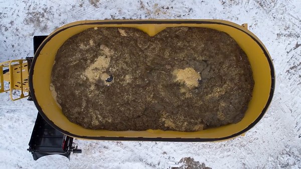 How to adjust hay restrictor plates on Vermeer vertical mixers