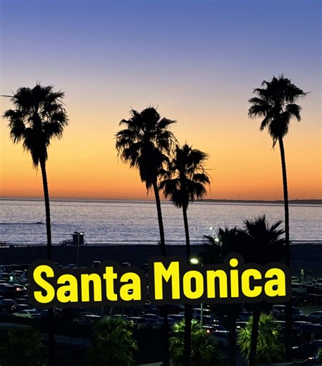 Sunset views at the Santa Monica Pier with a relaxing beach vibe after a beautiful day in LA 🏖️ #beach #sunset #sunsetbeach #santamonicapier #losangeles