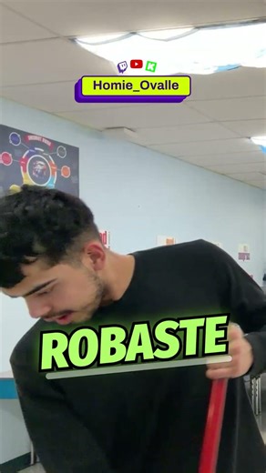 ¡Drama Musical Interrumpido por una Bolita! Homie_Ovalle Sorprendido