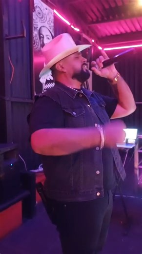 31K views · 186 reactions |  Hoy viernes 28 de noviembre A las 11:00 p.m. ¡Llega a La Tequila el doble de Carín León! 鸞 | Cronos Noticias | Facebook