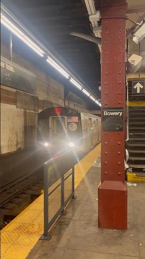 Bowery station - 4k #newyork