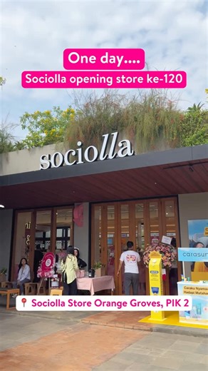 Sociolla on Instagram: "Take a closer look at Sociolla Store Orange Groves PIK 2! 🥳🫶 Mimins yakin Bestie pasti happy banget kalau main ke sini soalnya selain bisa restock beauties wishlist, kamu juga bisa nikmatin smoothies dari @banies.id 🩷🤩 Yukkk mampir, Mimins tunggu kedatangan Bestie di sini, ya! 🛍️💖 #Sociolla #SociollaOrangeGrovesPIK2"