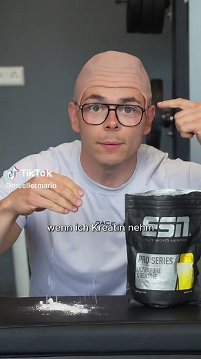 Kreatin & Haarausfall?!🤔 Bei Fragerunden etc. kommt kein Thema so häufig wie Kreatin! Falls du es nehmen willst: ca. 5 Gramm oder für sehr muskulöse Menschen 1gr / 10kg Körpergewicht.🤝 Einfach irgendwann den Tag über einbauen & eine Routine aufbauen. Fertig! Einfach nehmen!😄 Falls du welches benötigst, bei ESN bekommst du mit Code: Mario immer den besten Deal & du supportest mich & meinen Content✌️ #fitness #gymtok #gym #workout #training #muskeln #muskelaufbau