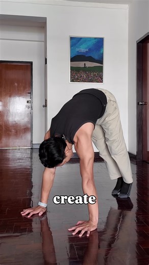 Handstand Push Up Hack in 60 Seconds Want to learn the handstand push up but not sure where to begin? Most people try to brute force more reps, hoping strength will come. That’s the wrong starting point. Instead, begin with progressions that build real vertical pushing strength. One of the best drills is the Floating Pike Push-Up 👇 1️⃣ Start in Pike Position Form an inverted V with your hips high and hands under your shoulders. 2️⃣ Lean & Lower Shift your shoulders forward and lower your head t