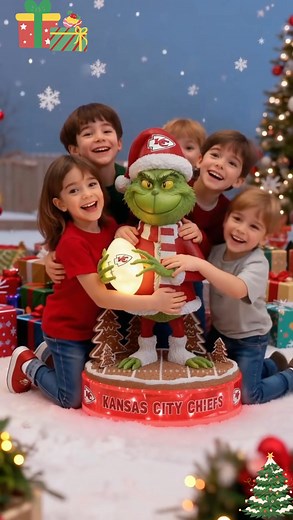 🎁🏈🎅 Bring the Grinch to your Christmas tree! These football-themed Grinch figurines light up your holiday season with team pride! 💚 Perfect gift for any fan! 🎄 | Cheri's Picks