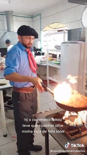 Exciting Cooking Trend: Flipping Food in a Fiery Pan