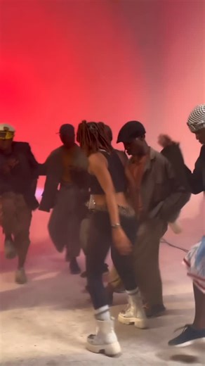 Meja Kunta on Instagram: "Kwa Uso Wangu Wa Nje Hawa @wazee_wamakoti2 Ni Watu Wabaya Dada Zangu Msicheze Nao 😂 @misso_misondo Hawa Jamaa Sijui Ulitokaga Nao Wapi 🙌🙌 😄 Hela Ya Chai Tumemalizana Kesho Nitatoa Ya Mchana Soon Nafirisika 😃 Msinizoee 😎"