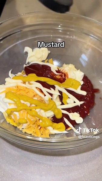 Delicious Cheeseburger Dip Recipe for Game Day