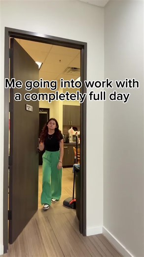 Me going into work with a full day VS. knowing my SalonPro package came in 📦 #salonpro #hairstylist #hairprocessor #salonlife #hairtransformation #salonprohairprocessor