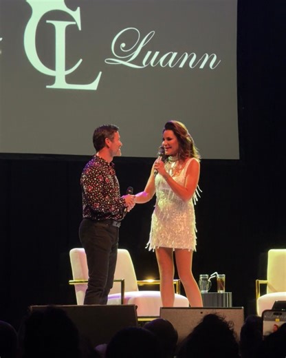 Noelle Victoria lives on! Yannick Bisson made a surprise appearance to introduce Countess Luann de Lesseps at her Lu-Niverse show in Toronto on Thursday Night, bringing the world of Murdoch from the Station House to the stage 🎤 If you were at the show, don’t forget to submit your photos by Oct 13 for a chance to follow in the Countess' footsteps and win a walk-on role on Murdoch for yourself! As for the Mayor’s (ex) wife… we'll be waiting patiently for her return to society 😉 | Murdoch Mysteri