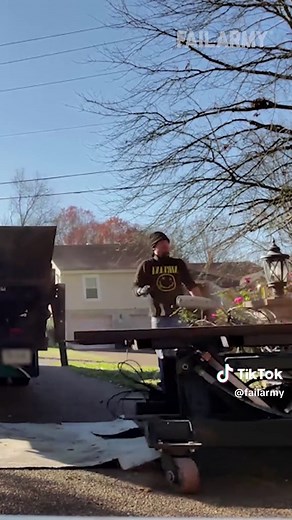 Delivery Fail Moments That Will Make You Laugh