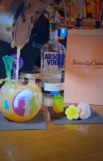 💚🩷 Stop by The Landmark at Merrick Park to see WICKED: FOR GOOD—and sip on a little Oz-inspired magic! Try our wickedly delicious cocktails: OZPRESSO MARTINI & OZMOPOLITAN, with mocktails available too. Each one is topped with treats from our neighborhood fave @scandycandyus ✨ Must be 21 to purchase alcoholic beverages. Please Drink Responsibly. #WickedForGood #LandmarkTheatres #MerrickPark #WickedCocktails #ScandyCandy | The Landmark at Merrick Park