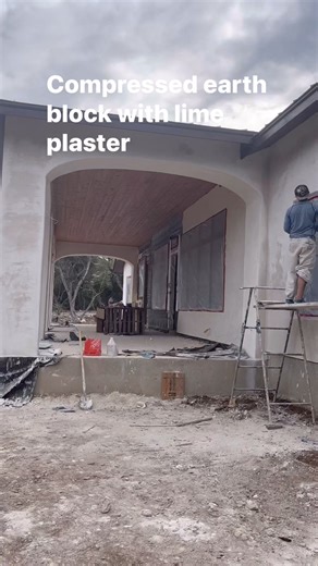 Compressed earth block (CEB) finished with traditional three coat lime plaster by the artisans Texas Cob | Texas Cob