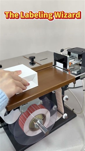 A simple-to-operate labeling method. #labelingmachine#factoryproducts #box