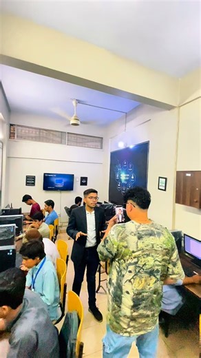 Famous TikToker @rafiq_niazi09 visited Rosetech Computer Institute today. Program Director Umair Farooq warmly welcomed him and gave a full tour, sharing details about all our courses. He also highlighted that Rosetech is a fully registered and trusted institute in Lyari. #rosetech | Rosetech