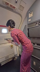 Persiapan Buka Pintu Pesawat Pramugari lion air #pramugari #pramugarilionair #pramugaricantik #pramugarihits #cabincrew #pramugariindonesia #flightattendant #pramugaricantik | Pramugari Indonesia
