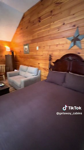 Moonshine cabin at Ash Cave for 2 guests with wifi, hot tub, and indoor jacuzzi tub 🛁 #hockinghills #ashcave #cabin #romance