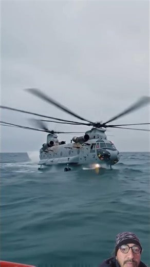 Military Helicopter Water Landing (CH-47 Chinook)#shorts #helicopter #MilitaryAircraft
