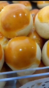 Resep Nastar Premium /Full Wisjman 200 g butter wisjman 35 g gula halus 1 butir kuning telur 25 g susu bubuk 15 g maizena 275 g terigu pro rendah Selain nastar secukupnya (kira2 250 gram) Olesan: 3 kuning telur ½ sdt minyak ½ sdt madu #resepnastar #nastarpremium #nastarwisjman #kuelebaran #kuekering #kuekeringlebaran #linafoody | Lina Foody