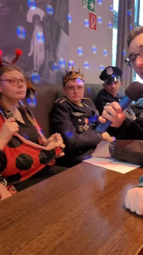 Karneval bei der Lebenshilfe: Interview mit Zebradame und Marienkäferchen