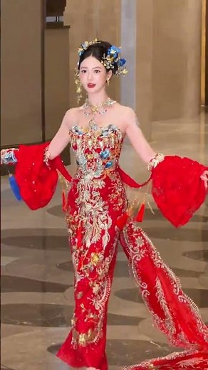 ✨ “Chinese Phoenix Wedding Dress 2026 Trend | Modern Twist on Traditional Red Elegance”