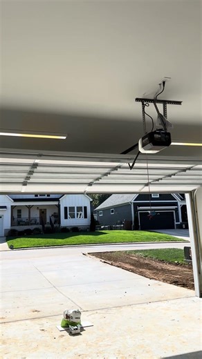 Liftmaster 81600 on an 18x8 CHI 5251