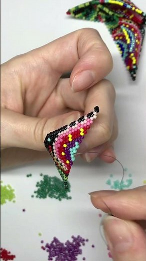 Making of Peyote Pod Pattern Tulips - Folk Beaded Pod Seed Bead Christmas Ornaments #peyote #beading