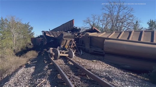 30 Union Pacific train cars derail in Lee County near Fayette County line