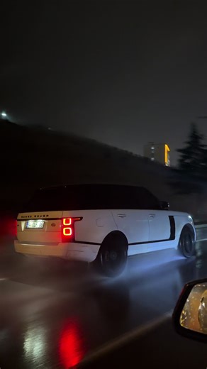 Range Rover Vogue ile Keşif: Tuncay ve Berkay'ın Macerası