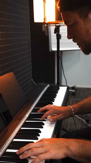 🎹 Bienvenue sur Piano LED ! Découvrez la nouvelle application avec les notes qui défilent à l’écran, synchronisées avec la bande LED interactive. 👉 Apprenez vos morceaux préférés plus facilement que jamais. | Piano Led