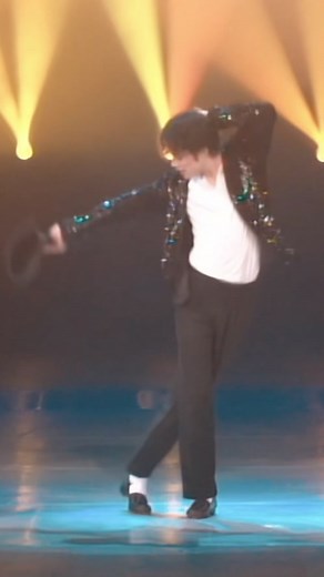 Michael Jackson's Iconic 'Billie Jean' Performance at the MTV Awards 1995