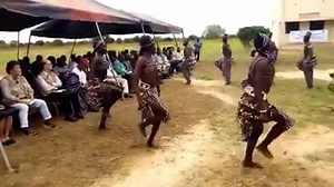 Danse gourmancthé du Burkina Faso . Les Gourmantché sont un peuple d'Afrique de l'Ouest, établi principalement au Burkina Faso, autour de Fada N'Gourma, mais aussi dans certaines régions du Togo, du Bénin, et dans le sud-ouest du Niger. | Burkinabe de Barcelone