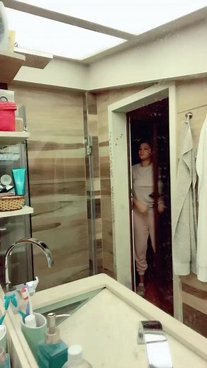 Evening Routine in the Bathroom: A Youtuber's Life