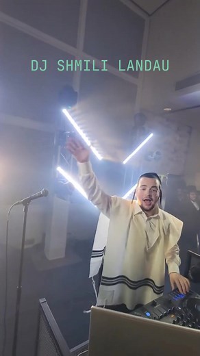 DJ Shmili Landau performing Anachnu Maaminim Bnei Maaminim #shmililandau #dj #jewishwedding #mbd