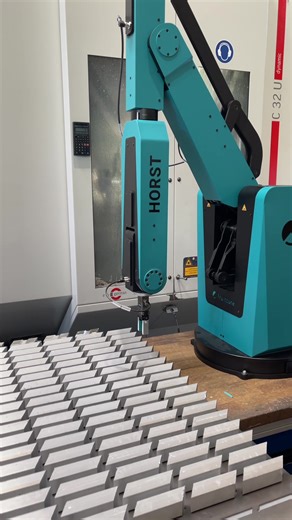 Roboter HORST: Voll im Einsatz für zukunftsweisende CNC-Fräsen