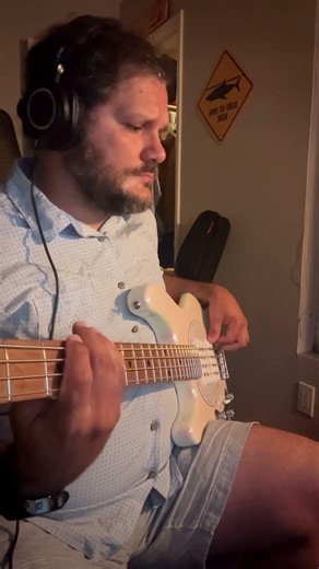 Le Freak by Chic Bass Cover #basscover #bassgroove #bassplayer #funkbass