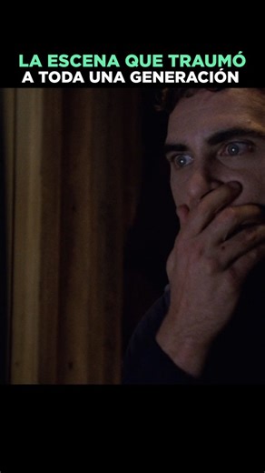 10K views · 3 comments | La escena de Señales (2002) que impactó a una generación completa. Una pelicula que explora el suspenso y el miedo en otras formas.  Y tu? También quedaste traumado con esta escena? #señales #signs #escenasiconicas #cinedeterror #aliens #joaquinpheonix #melgibson #generacion2000 #mnightshyamalan #escena | Capsula Z | Facebook