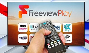 GB News: Hosts clash on whether police should take the knee